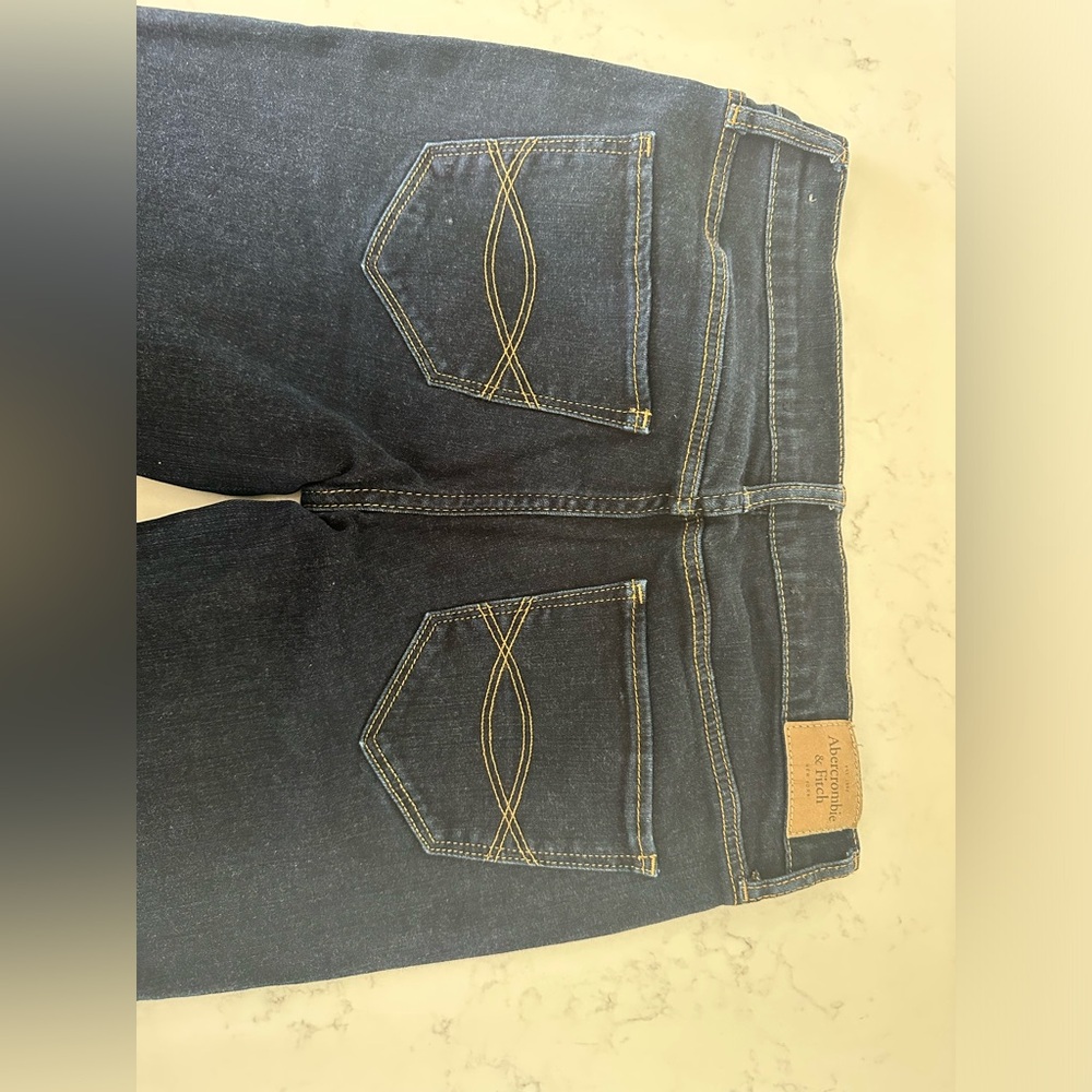 Abercrombie and Fitch women’s Jeans size 4s dark wash - Picture 4 of 4